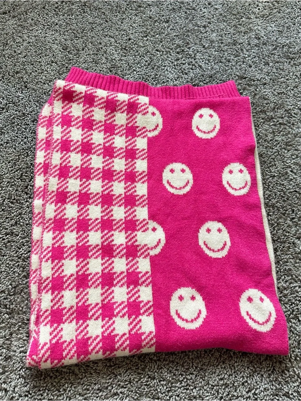 Dolls Kill Hot Pink & Cream Smiley Houndstooth Knit Scarf